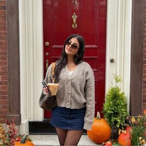 Meet your Posher, Nadine Houad :)